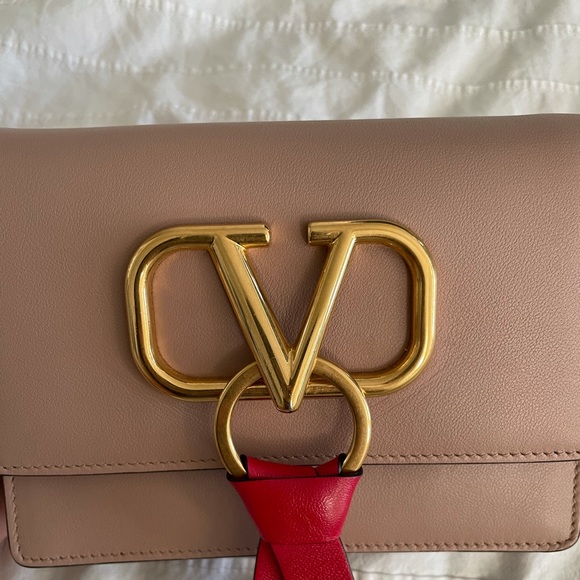 Valentino Garavani VLogo Chain Bag - Picture 4 of 13